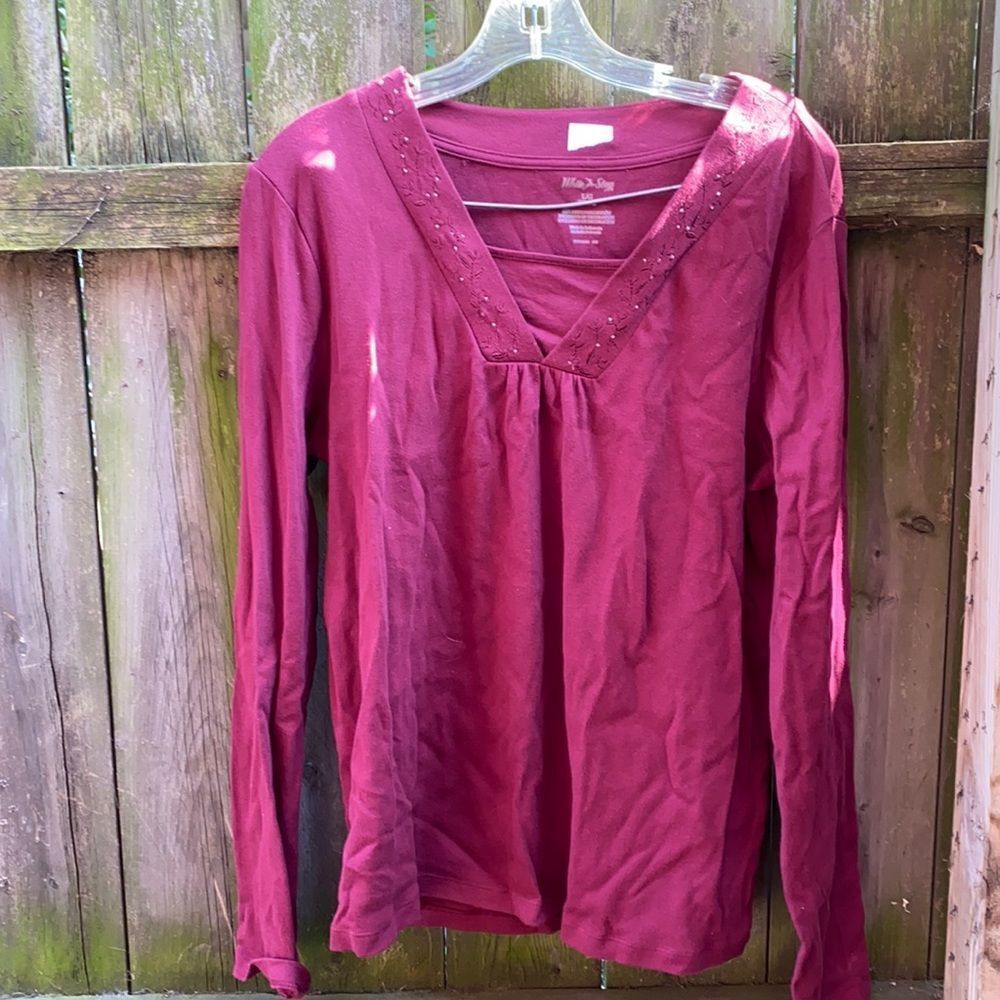 White stag burgundy top sz. L